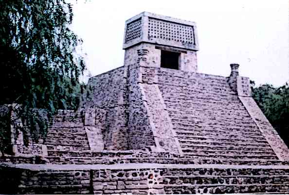 Aztec-pyramid-of-Santa-Cecilia-Acatitlan